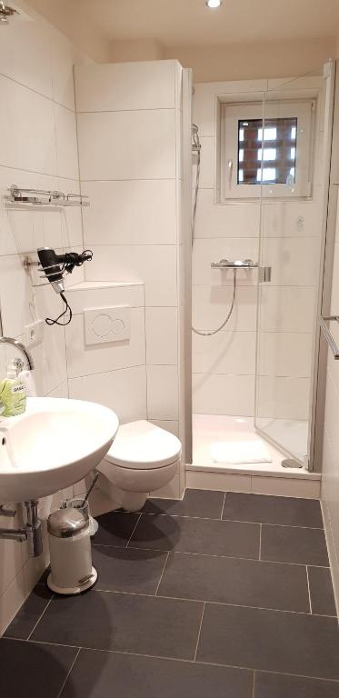 Koenigsfriesen-App-2 room 6
